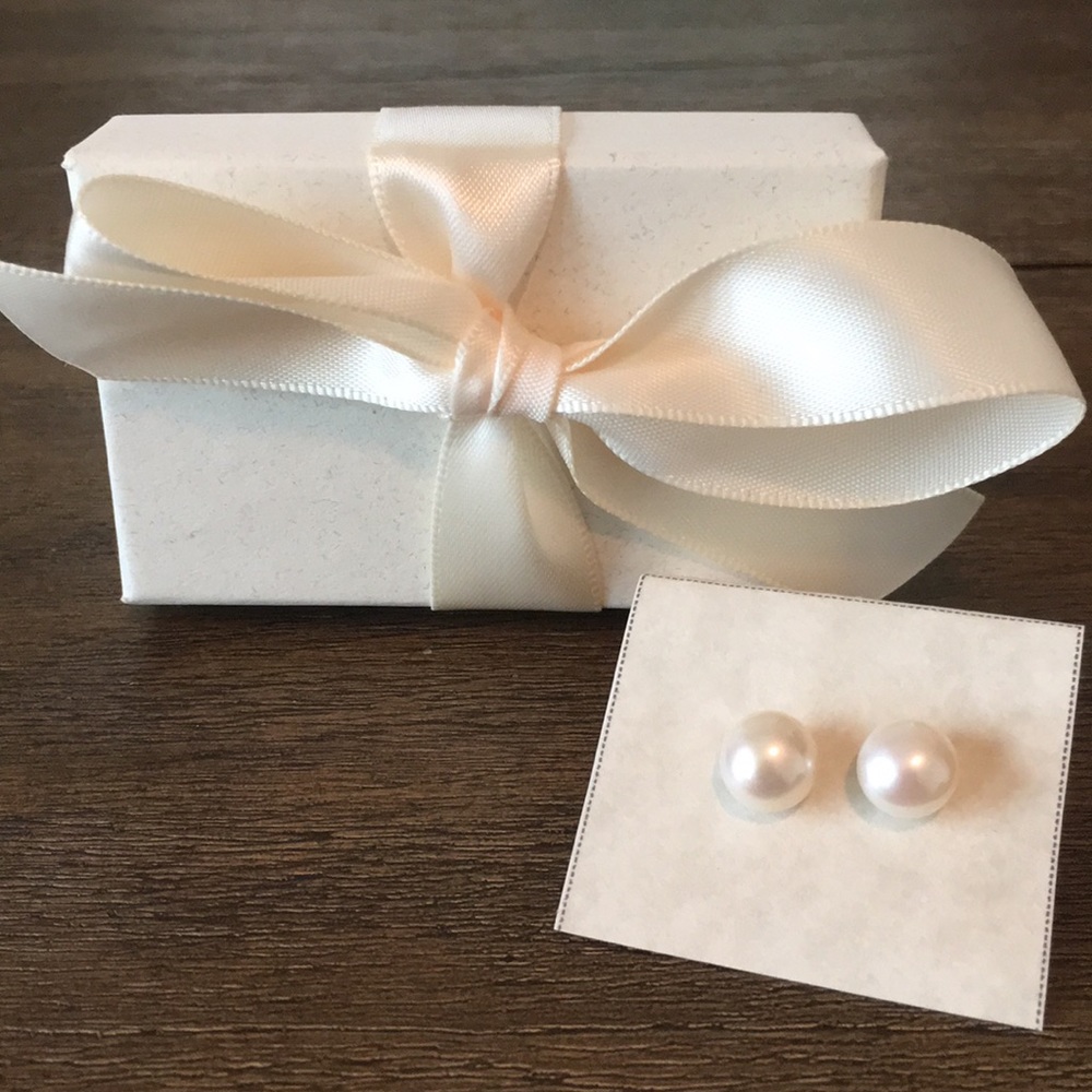 Pearl Earrings 🎀
